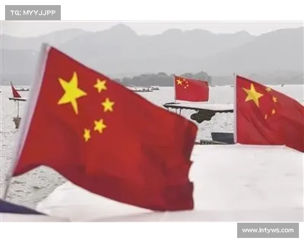 中国领导人发表署名文章 越南街头飘起五星红旗 中国领导人发表署名文章 越南街头飘起五星红旗
